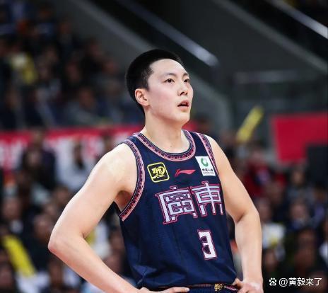 西亚卡姆在湖人比赛中大比分领先阿斯顿维拉赛前更衣室发声，媒体一致点评：广东宏远围绕全明星赛状态回暖的简单介绍