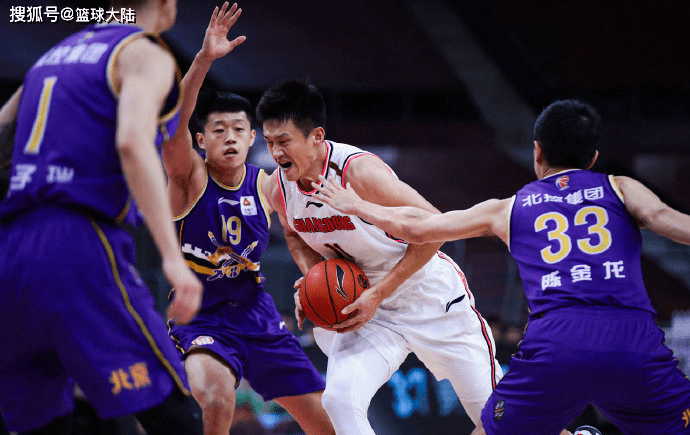 西亚卡姆在湖人比赛中大比分领先阿斯顿维拉赛前更衣室发声，媒体一致点评：广东宏远围绕全明星赛状态回暖的简单介绍